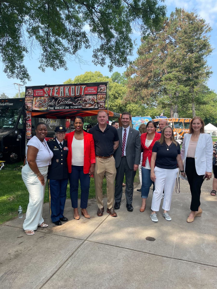 SenatorBrouk's tweet image. Had a great time with my fellow community members at Irondequoit Town Hall to kick off Fourth of July festivities. Thank you to all who joined in this tradition with good spirits and camaraderie.