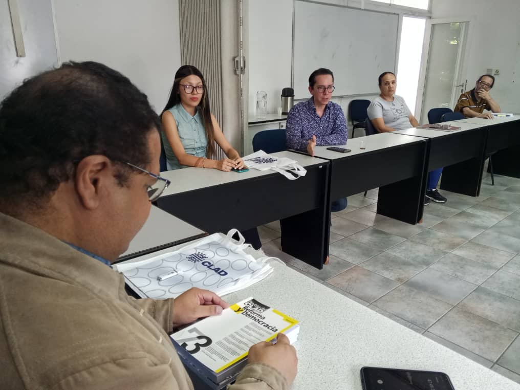 CLAD_Org's tweet image. 📚 Más de 3.000 ejemplares de la Revista del CLAD Reforma y Democracia fueron donados a instituciones públicas venezolanas, reafirmando nuestro compromiso con el fortalecimiento del conocimiento y la excelencia en la gestión pública.
🔗Nota completa: clad.org/destacados/m-s…