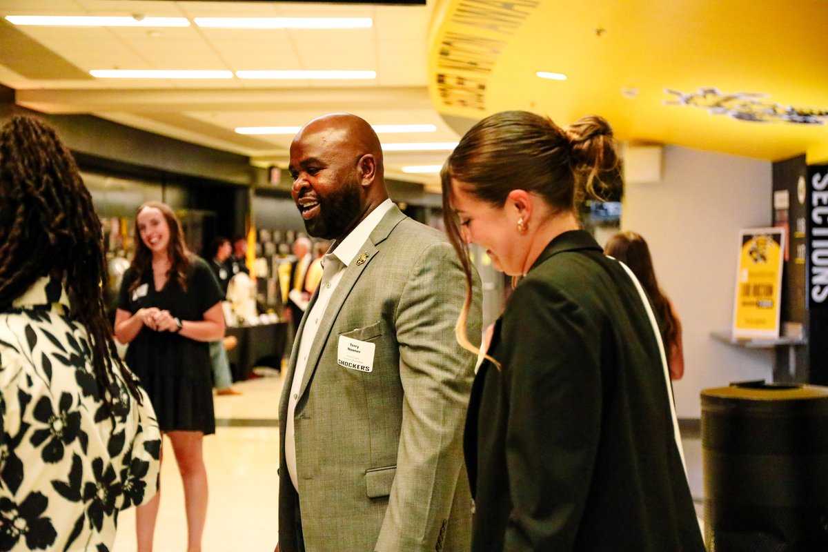 GoShockersWBB's tweet image. Join us at the 3rd Annual Black & Yellow Gala for a Roaring 20s-themed dinner and auction that will help support Wichita State Athletics and our team!
🗓️ Saturday, Aug. 16
📍 Charles Koch Arena
🎟️ linktr.ee/goshockerswbb