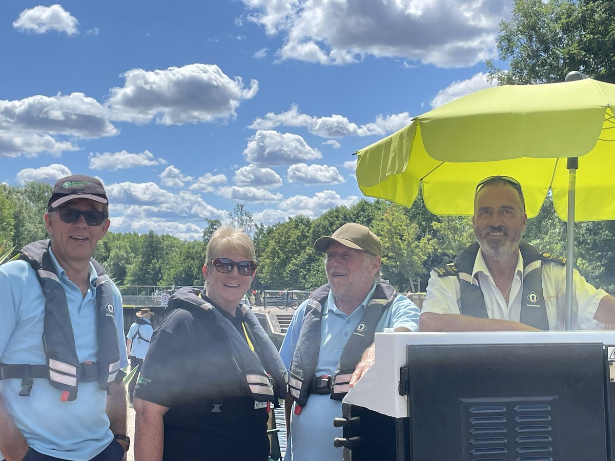 Maria Herlihy EA (@mariaherlihyea) on Twitter photo Great opportunity to catch up with our resident LWK Simon today with his fantastic volunteers at #Hambleden Lock . <a href="/EnvAgencySE/">Environment AgencySE</a> <a href="/RomneyWeir/">Romney Weir</a> <a href="/MarkHill03/">Mark Hill</a> Great opportunity to catch up with our resident LWK Simon today with his fantastic volunteers at #Hambleden Lock . <a href="/EnvAgencySE/">Environment AgencySE</a> <a href="/RomneyWeir/">Romney Weir</a> <a href="/MarkHill03/">Mark Hill</a>