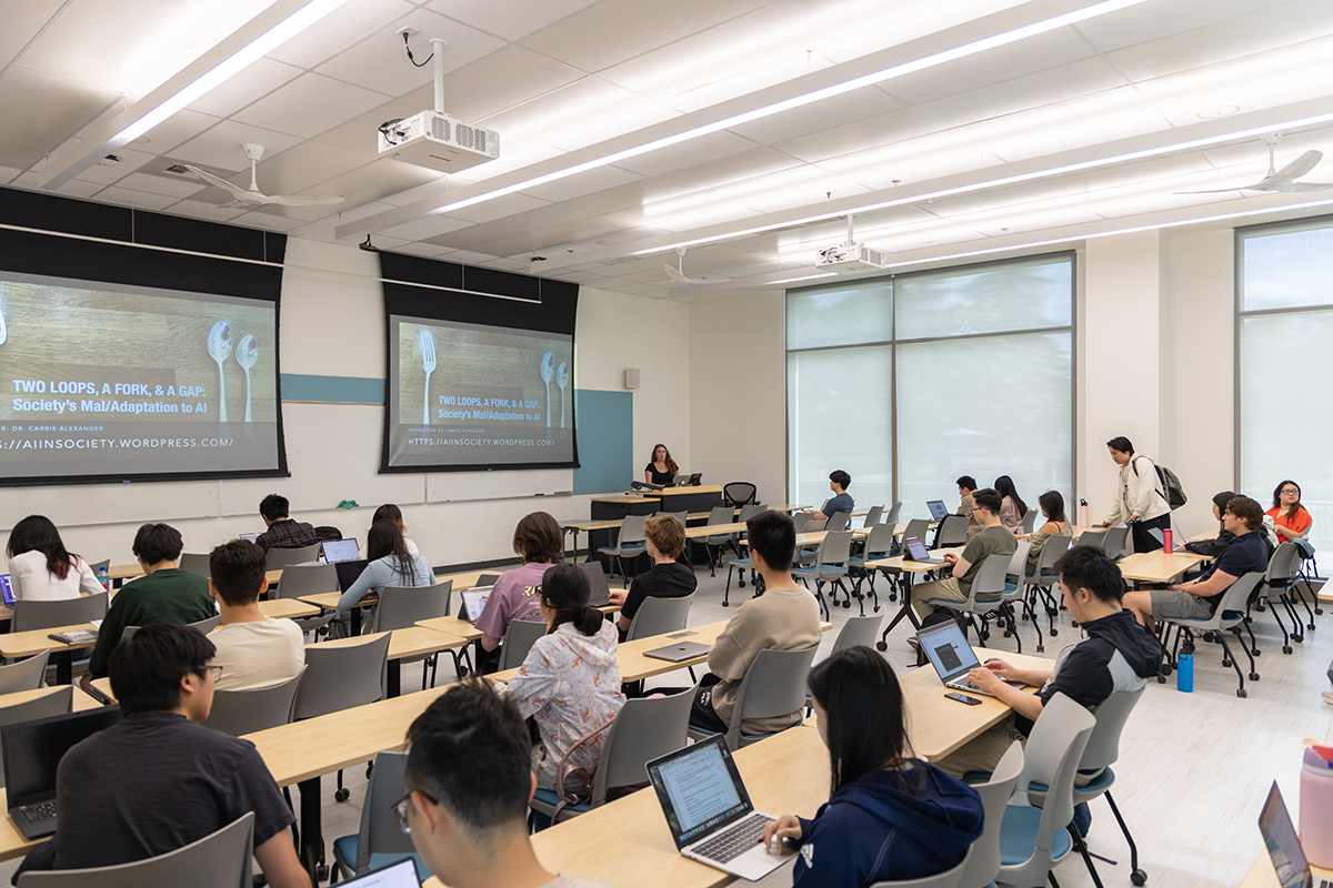 UCDavisCOE's tweet image. UC Davis is getting smart about smart tech. 🤖
With new AI courses "AI for All" and "AI in Health," the College of Engineering is preparing students across disciplines to explore AI's foundations, applications and ethical impact.
Read more: ow.ly/icOa50WkzWc