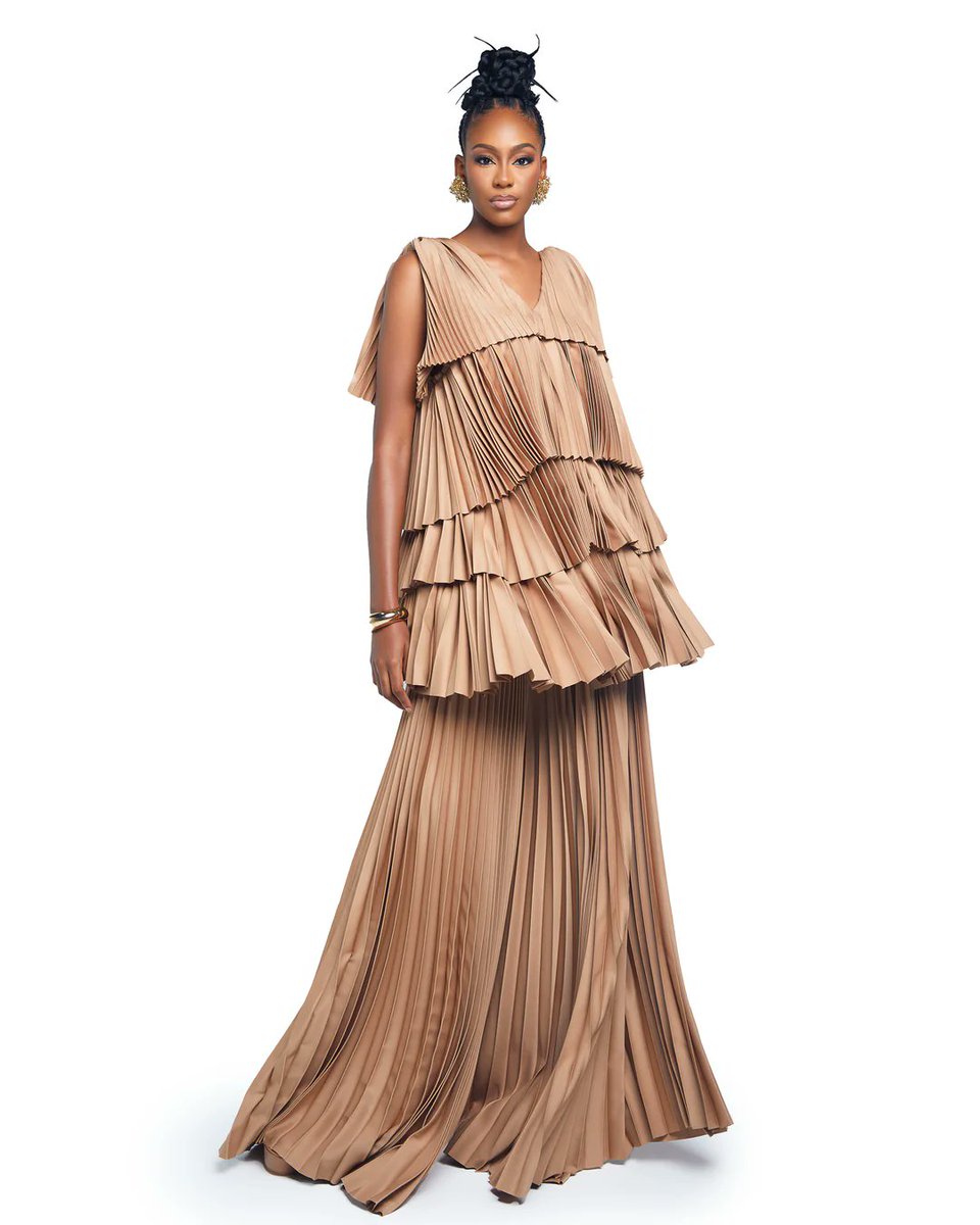StyleAfrique's tweet image. What to Wear This Summer? February by Serwaa Unveils the Perfect Answer with Its Resort 2025 Collection 

#styleafrique #fashionblogger #womenswear #sɛwaaresort #sɛwaa #resort25

styleafrique.com/2025/06/30/wha…