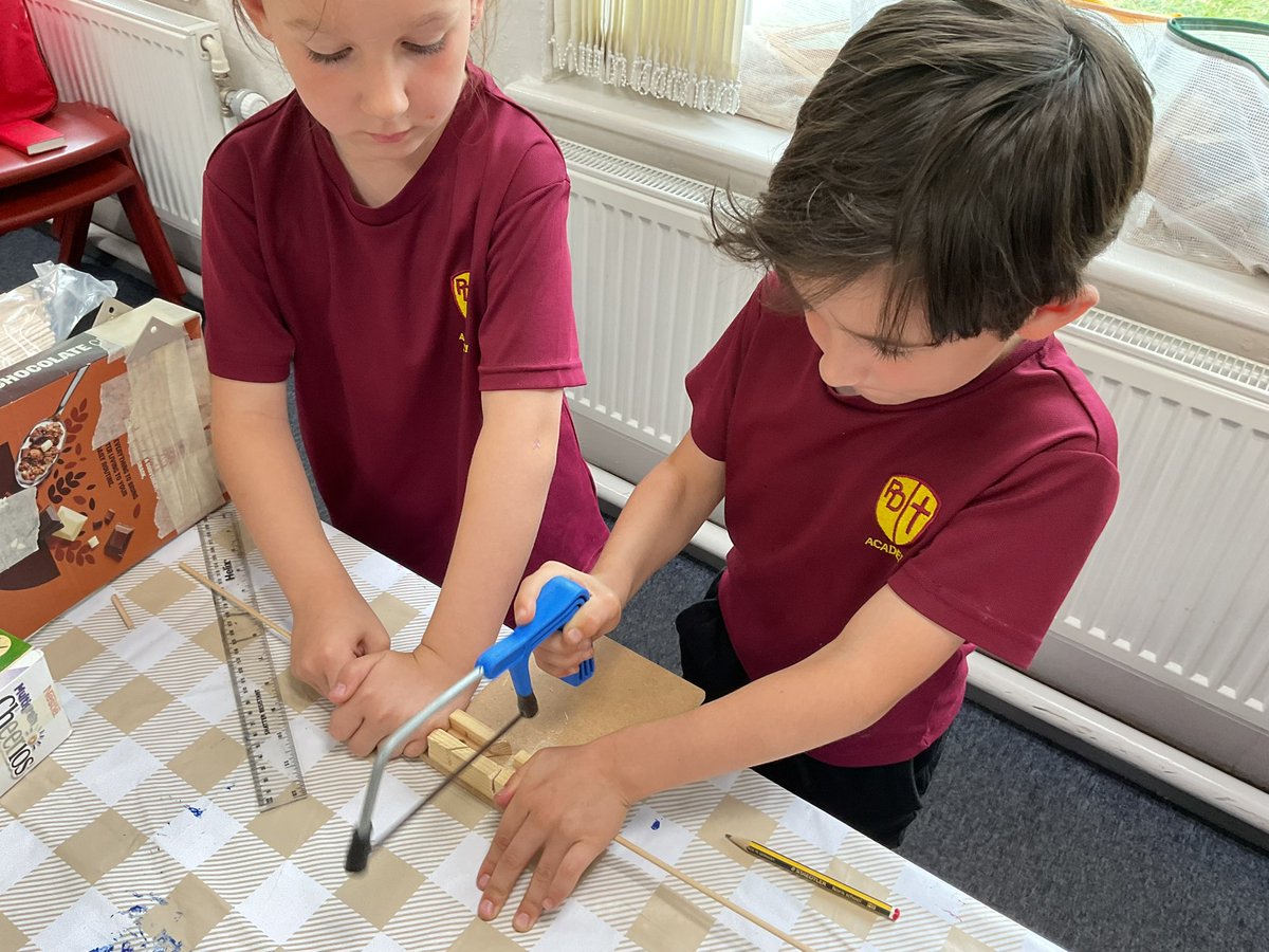 PDA_Y2's tweet photo. Fantastic teamwork as we used our hacksaw and cutting block to carefully cut our dowelling. ⭐️⭐️👍👍#pdadt https://t.co/tHQCDJcg7F