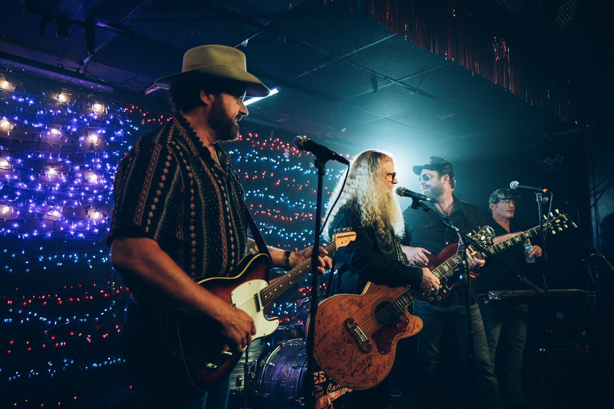 leebrice's tweet image. “The Traler Park walks into a bar…check out the music video for “Said No Country Boy Ever,” out now.
Watch: youtu.be/FsesJB1r3jM?si…