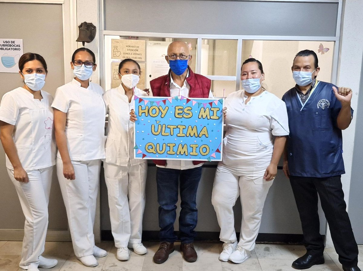 En el HG “Dr. Belisario Domínguez” del, se llevó a cabo el simbólico toque de campana de la paciente Ana Isabel, quien concluyó su tratamiento de quimioterapia por cáncer de mama, y de Alejandro, al finalizar su tratamiento por cáncer gástrico.
¡ENHORABUENA!