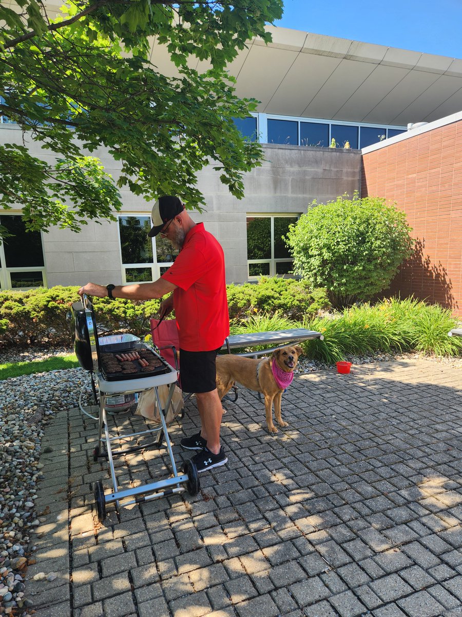Happy 4th of July from our Mishawaka branch! 🇺🇸🎇🎆
Matt Richer, husband of our Mishawaka Retail Branch Manager, Leah Richer, and their dog Luna, grilled for a branch 4th of July cookout! 🍔🌭