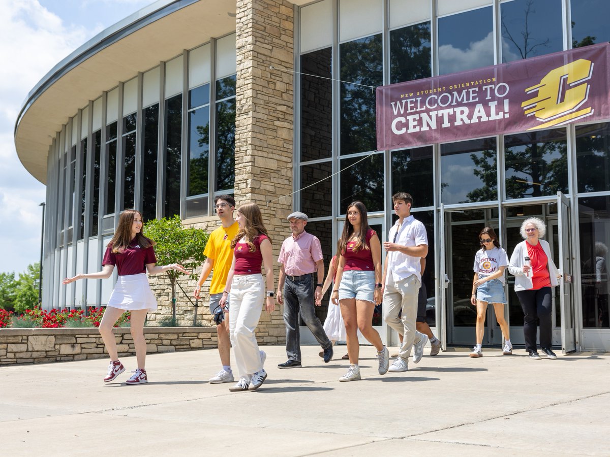 CMUniversity's tweet image. We could tell you how incredible CMU is… but wouldn’t you rather see it for yourself? Add a campus visit to your summer travel plans: bit.ly/46rZKCK
