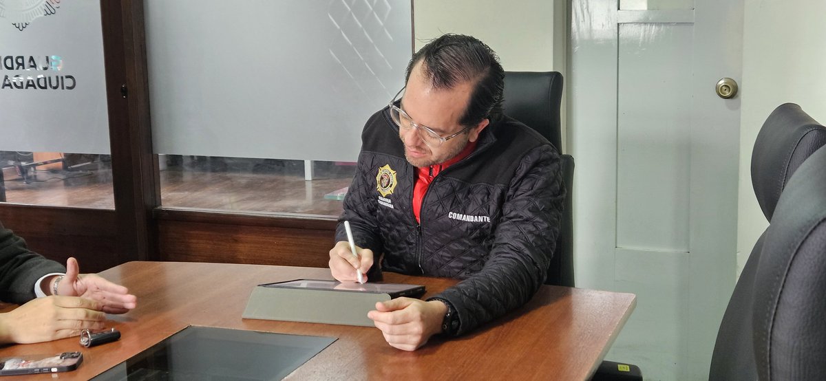 #GuardiaCiudadana, como parte de la #Propuesta70, recibe en sus oficinas a los ciudadanos con el objetivo de escuchar sus requerimientos, atender sus solicitudes de forma directa y buscar soluciones.

Recibimos al presidente de la Facultad de Medicina Universidad Católica Cuenca
