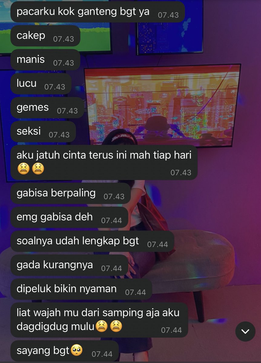 respon pacarku selalu lucu kalo aku ngepap, jadi makin semangat buat kirim pap ☺️
kadang suka bikin saltimk sendiri sampe manjat pohon leci gundul ☺️🙈