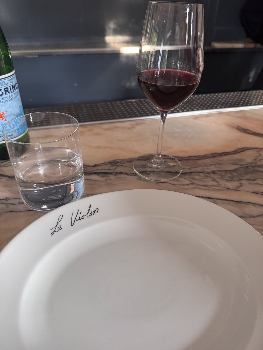 EricEngels's tweet image. If you know, you know.
If you don’t, Le Violon is a special slice of Montreal.