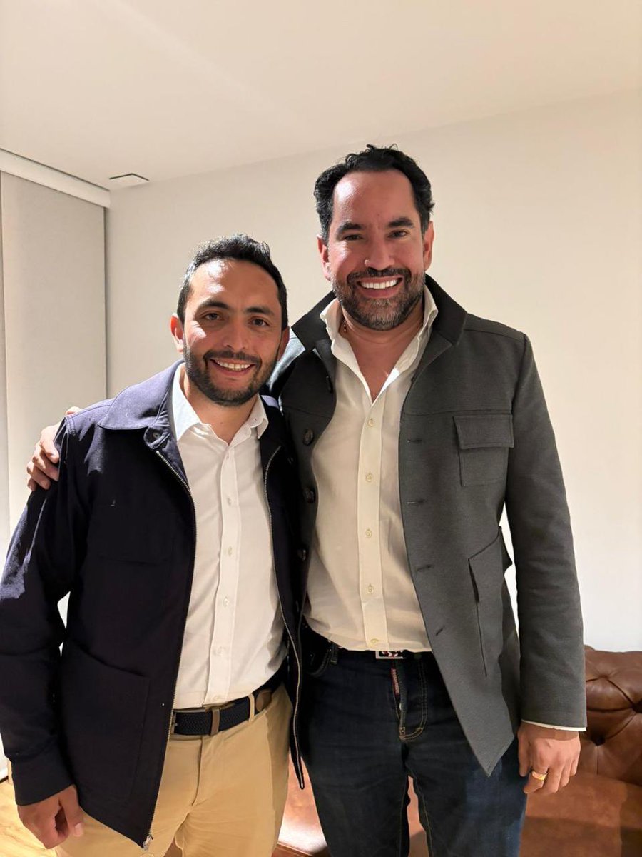 manolitosalazar's tweet photo. #MovidaPolitica. Se materializa acuerdo entre el concejal @RolandoGonGa y el candidato al Senado y actual Diputado de Cundinamarca Nicolás Gomez. quieren trabajar por Bogotá y Cundinamarca. https://t.co/EKMmdMfM8Z