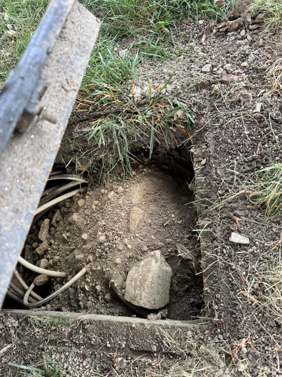 Glenn Meier (@glennmeier) on Twitter photo Hey <a href="/EversourceCT/">Eversource CT</a> , is this your electrical box? Does <a href="/FrontierCorp/">Frontier Internet</a> always leave them open and fill them with dirt and rocks when they run their fiber optics? Hey <a href="/EversourceCT/">Eversource CT</a> , is this your electrical box? Does <a href="/FrontierCorp/">Frontier Internet</a> always leave them open and fill them with dirt and rocks when they run their fiber optics?