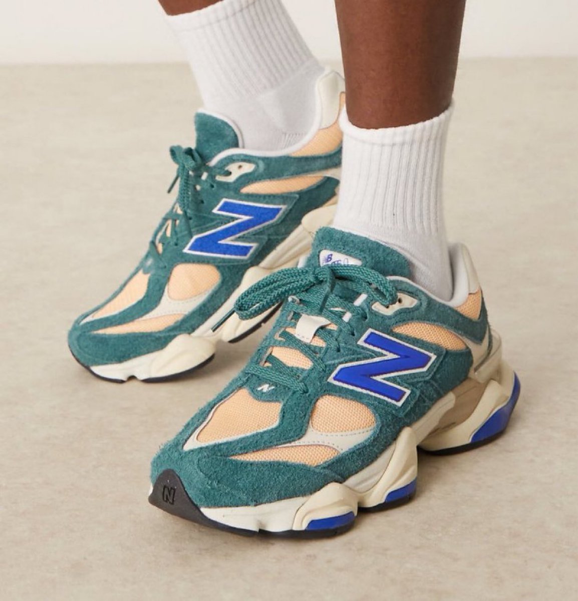SNKR_TWITR tweet media