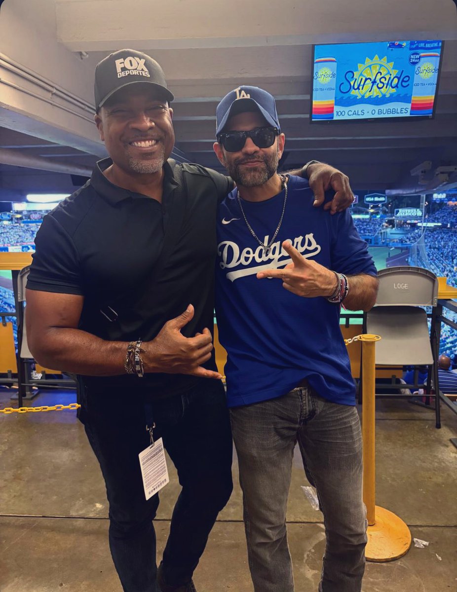 Pliego Villarreal💥 (@pliegovilla) on Twitter photo Siempre es un gusto ver a este CABALLON!! <a href="/carlitosalvarez/">Carlos Alvarez</a> 💥⚾️💙
Escuchanos todos los jueves por <a href="/KTNQ1020/">KTNQ 1020 AM</a> la estacion de los Dodgers !
Fierrro Siempre es un gusto ver a este CABALLON!! <a href="/carlitosalvarez/">Carlos Alvarez</a> 💥⚾️💙
Escuchanos todos los jueves por <a href="/KTNQ1020/">KTNQ 1020 AM</a> la estacion de los Dodgers !
Fierrro