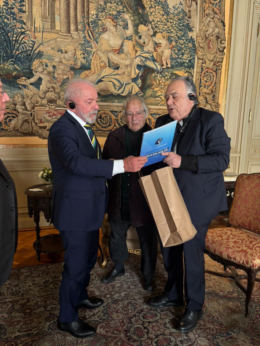 Grupo de Puebla (@progresalatam) on Twitter photo Nuestro compañero <a href="/eduardofvaldes/">Eduardo Valdés</a> , junto con el premio Nobel de La Paz Adolfo Pérez Esquivel ,tuvieron una reunión con el presidente <a href="/LulaOficial/">Lula</a> en donde hablaron de la injusta condena a <a href="/CFKArgentina/">Cristina Kirchner</a> y el lawfare que sufre el progresismo latinoamericano, que también lo sufrió Nuestro compañero <a href="/eduardofvaldes/">Eduardo Valdés</a> , junto con el premio Nobel de La Paz Adolfo Pérez Esquivel ,tuvieron una reunión con el presidente <a href="/LulaOficial/">Lula</a> en donde hablaron de la injusta condena a <a href="/CFKArgentina/">Cristina Kirchner</a> y el lawfare que sufre el progresismo latinoamericano, que también lo sufrió