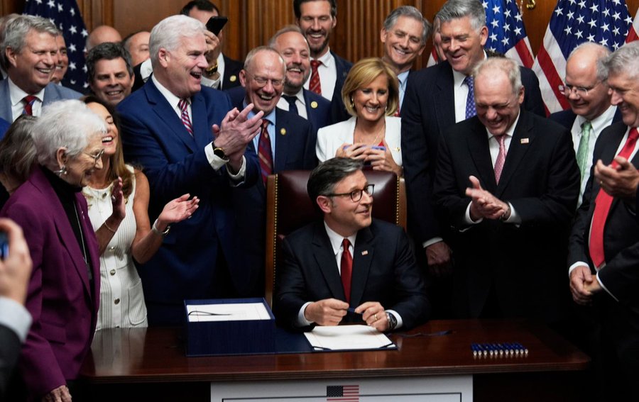 One good thing about this image is that unlike the democrats who have their uncle tom people of color like Hakeem the white man's dream who serve white corporate capitalist power, the republicans don't bother with that kind of nonsense. Its all about naked white power for them.