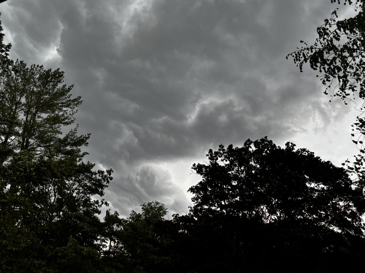 Titlewave420's tweet photo. The storm at my house @gilsimmons @bobmaxon @rachalfrqnk https://t.co/xyxkk1D9cO