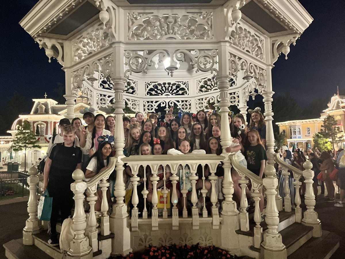 OMAParis2025's tweet image. And that’s a wrap on Paris 2025! What an incredible group of young people and what fun we’ve had. Au revior Paris!