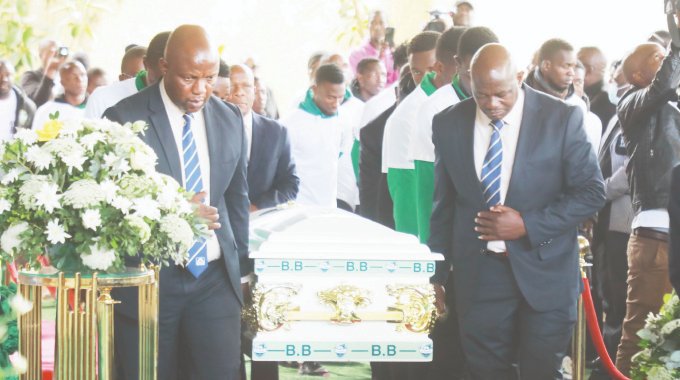 The Chronicle (@chroniclezim) on Twitter photo The Zimbabwean football community stood still on Thursday, united in sorrow and respect, as hundreds gathered to say farewell to Warriors and <a href="/FCPlatinum/">FC Platinum</a> midfielder Brian Banda, who died in a car crash on Sunday. <a href="/HighlanderBosso/">Highlanders F.C</a>
heraldonline.co.zw/football-griev⦠The Zimbabwean football community stood still on Thursday, united in sorrow and respect, as hundreds gathered to say farewell to Warriors and <a href="/FCPlatinum/">FC Platinum</a> midfielder Brian Banda, who died in a car crash on Sunday. <a href="/HighlanderBosso/">Highlanders F.C</a>
heraldonline.co.zw/football-grievā¦