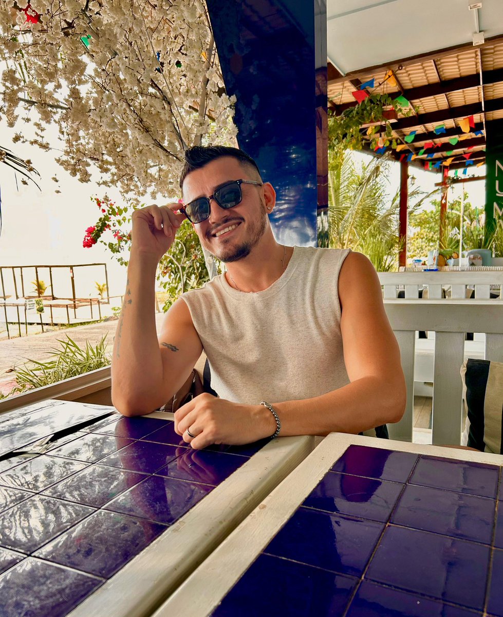 celoribeiros's tweet photo. Modo FÉRIAS ativado! ✅😌🫰🏻😎✨ https://t.co/JiL5V1YWb3