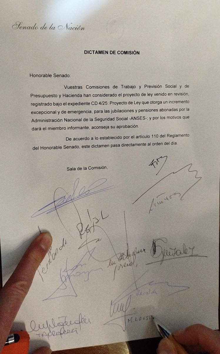 GugaLusto's tweet image. Hoy nos autoconvocamos con otros senadores en la Comisión de Presupuesto porque el oficialismo se niega a tratar la Emergencia en Discapacidad y la recomposición para jubilados.
Es una vergüenza institucional: hay mayoría de senadores que quieren debatir estos temas, pero el…