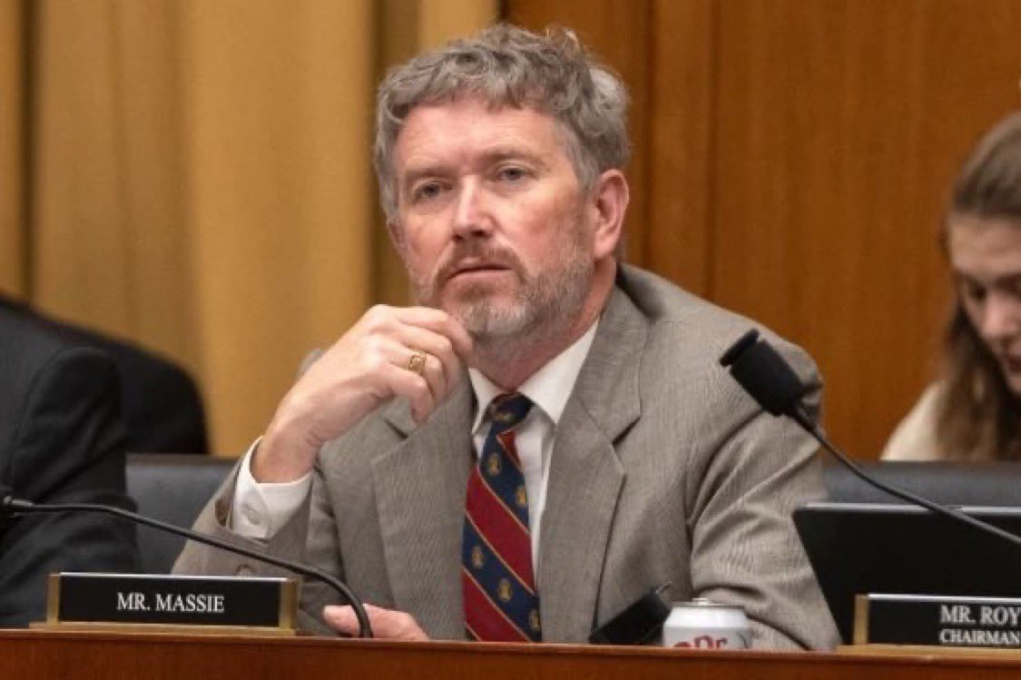 Chicago1Ray's tweet image. Thomas Massie voted with the likes of
AOC 👈
Ilhan Omar 👈
Rashida Tlaib 👈
Hakeem Jeffries 👈
Jaime Raskin 👈
Nancy Pelosi 👈
Eric Swalwell 👈
His vote in 2023 broke the tie in committee to advance Bidens debt ceiling bill, but voted against Trump and the BBB
UNFORGIVABLE