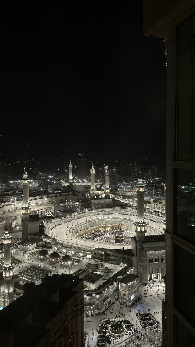 من أطهر بقاع الأرض، الله يعزها ويعز خدامها، قيادتها وشعبها 🇸🇦

🤍🙋🏻‍♂️