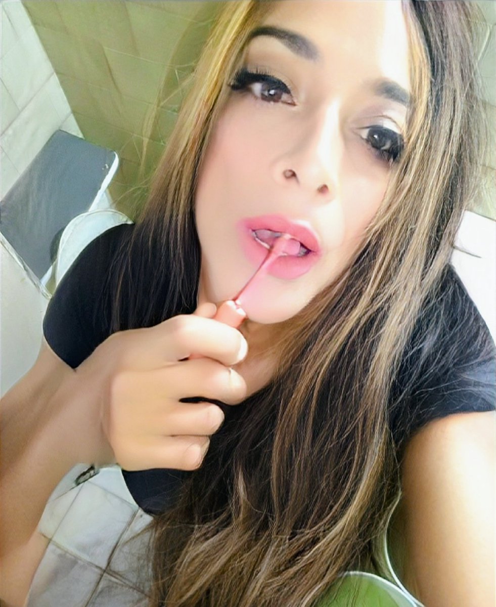 VillymarT's tweet photo. @rebecasextv Solita en la intimidad !!
Como toda una hembra coqueta https://t.co/ACs9uBz07K
