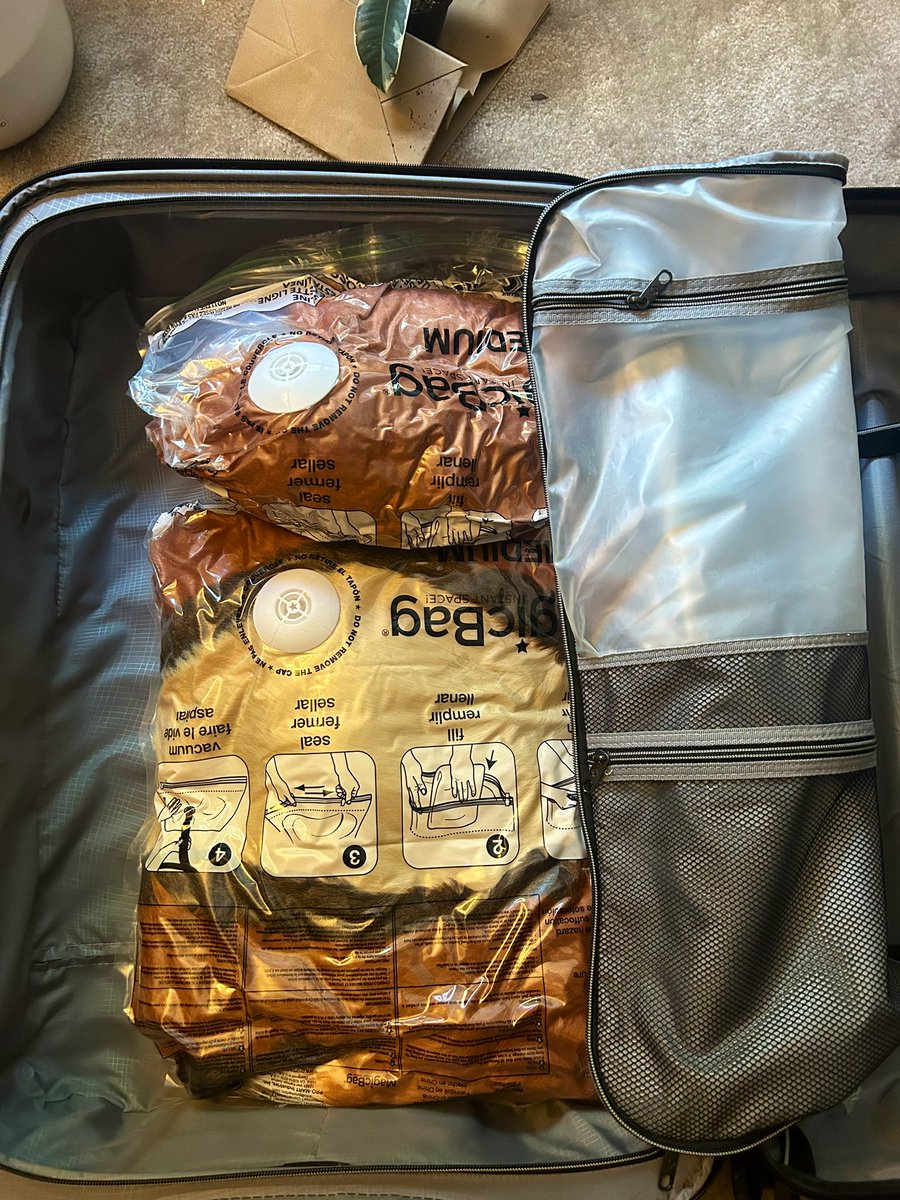 HOW AND WHY HAD I NOT SPACED BAGGED MY FURSUIT BEFORE !! 😭😭

I got a whole ass empty side for dumb fox stuff 🫡🦊

See y’all soon #AC2025 #anthrocon2025