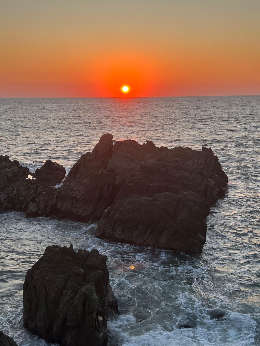 Current mood...

Love sunsets ☀️💜