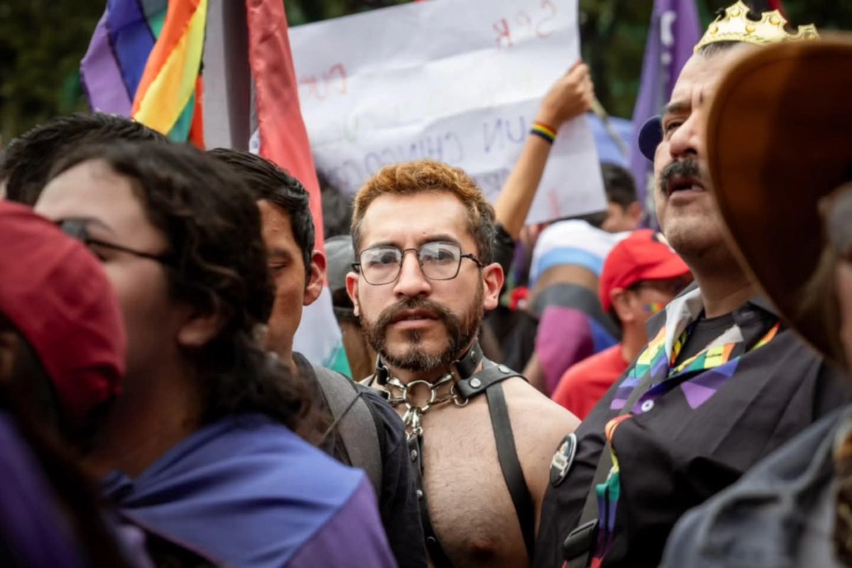 Si conocen al fotógrafo le agradecen de mi parte. Según yo si lo vi y estaba guapo 😈😅🤣