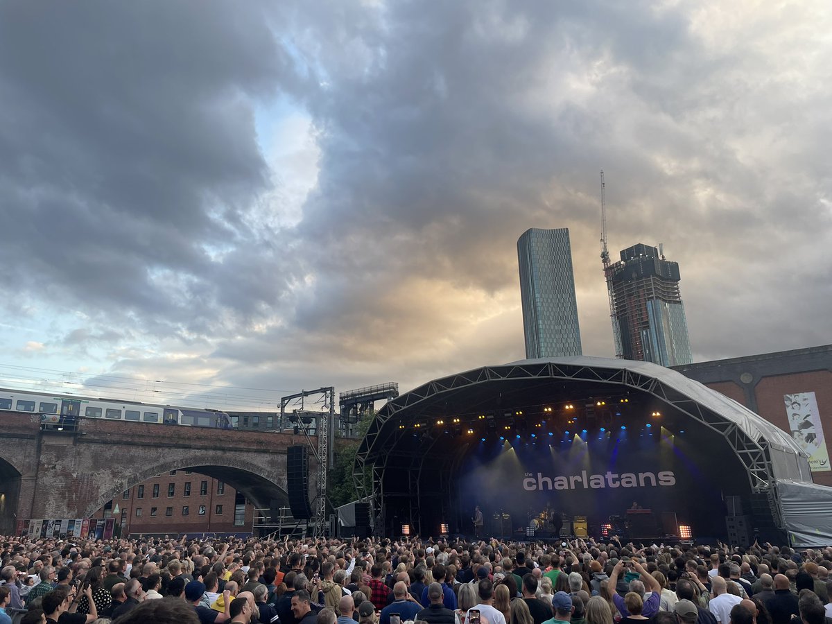 snorman83's tweet photo. Epic 👏thanks @thecharlatans @Tim_Burgess for the most amazing night… 💚 https://t.co/nRoO8QuJf5