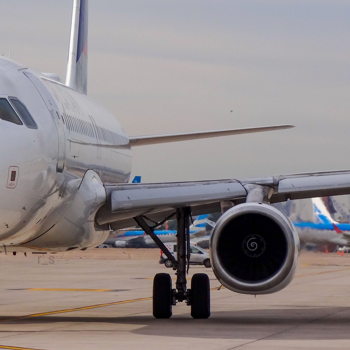 rama_spotter's tweet photo. 🙂 Cara a cara con el A320. 🙂 ↔️ Y deslizá para ver más.
✈️ Airbus A320-200. CC-COG
👨🏻✈️ Latam.
📍Aeroparque (AEP)
🌎 Buenos Aires, Argentina. 🇦🇷
Instagram: rama_spotter
#Airbus #LatamChile https://t.co/89kJxve5B5