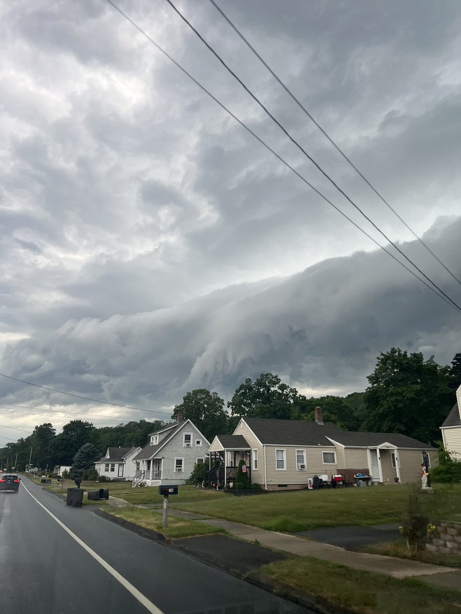 QsCp_Zephex's tweet photo. @ryanhallyall the weather in CT getting plum wild for around here https://t.co/7CX4M3Ti7r