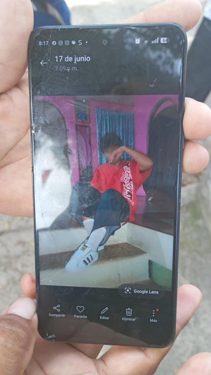René Francis Merino Monroy🇸🇻 (@merino_monroy) on Twitter photo Dos menores de 13 años, miembros activos de la pandilla 18 R, fueron ubicados por elementos de la <a href="/FUERZARMADASV/">FUERZA ARMADA</a> en la Urbanización Valle Verde 4, Apopa, San Salvador Oeste. En sus celulares se encontraron imágenes alusivas a dicha estructura criminal.
Las pandillas, por Dos menores de 13 años, miembros activos de la pandilla 18 R, fueron ubicados por elementos de la <a href="/FUERZARMADASV/">FUERZA ARMADA</a> en la Urbanización Valle Verde 4, Apopa, San Salvador Oeste. En sus celulares se encontraron imágenes alusivas a dicha estructura criminal.
Las pandillas, por