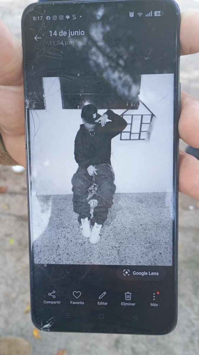 merino_monroy's tweet photo. Dos menores de 13 años, miembros activos de la pandilla 18 R, fueron ubicados por elementos de la @FUERZARMADASV en la Urbanización Valle Verde 4, Apopa, San Salvador Oeste. En sus celulares se encontraron imágenes alusivas a dicha estructura criminal.

Las pandillas, por décadas, acosaron y manipularon a nuestros jóvenes. No vamos a permitir que la historia se repita. 

#GuerraContraPandillas
#Seguimos