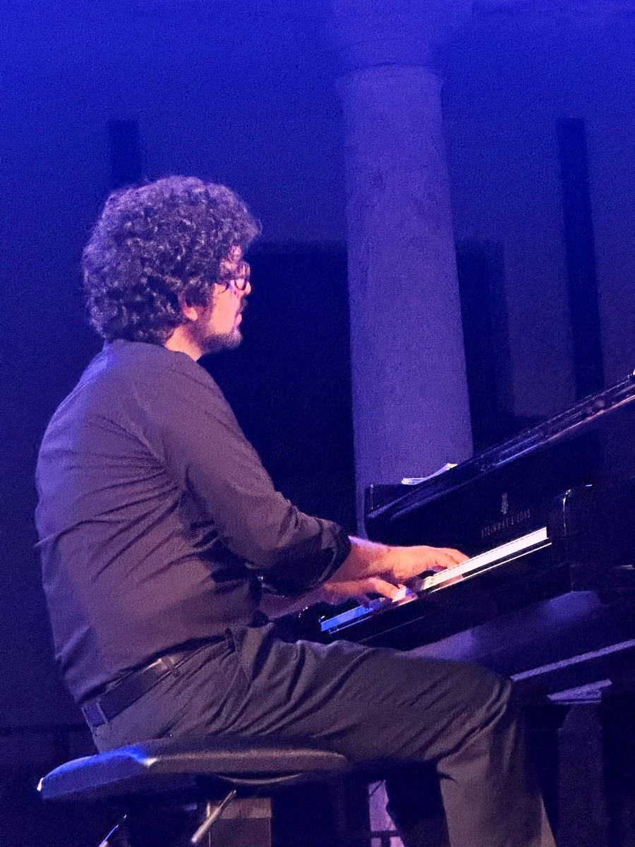 🎼 Disfrutando de una velada  mágica en Valencia, Ciudad de la Música.

🎹 Sublime #Concierto en #Serenates2025 del brillantísimo pianista valenciano internacional <a href="/RTalon_Pianist/">Rubén Talón - pianist</a>, con obras de Satie, Liszt, Ravel, Bach, Chopin… 

📍Claustro del Centro Cultural <a href="/LaNauuv/">UVcultura / La Nau</a> 🎓🏛️