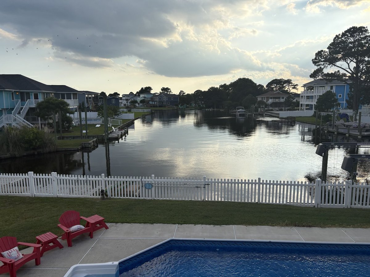 ronmusselman8's tweet photo. Nothing better than spending a holiday weekend with family. #sandbridge https://t.co/xf0mS9VK74