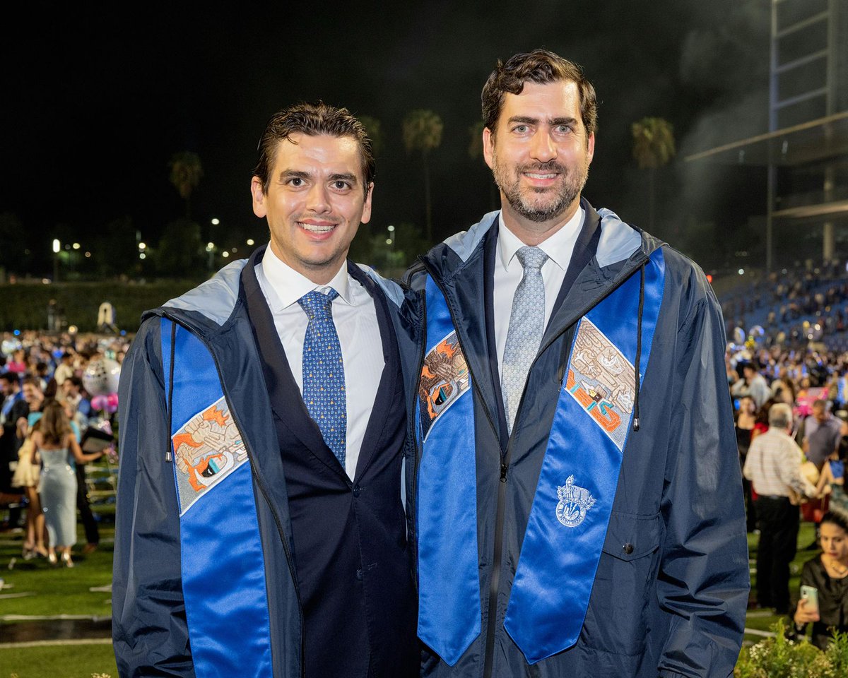jpmurra's tweet photo. Muchísimas gracias a Jose Fernández Garza (IIS'04) por acompañarnos como orador huésped en la graduación del campus Monterrey, generación 2025.

Gracias por recordarnos que el entusiasmo convierte lo ordinario en extraordinario, transforma lo que sabemos en lo que somos capaces de lograr. Es esa fuerza silenciosa que nos mueve, nos impulsa a tomar la iniciativa, generar impacto y hacer que las cosas pasen.