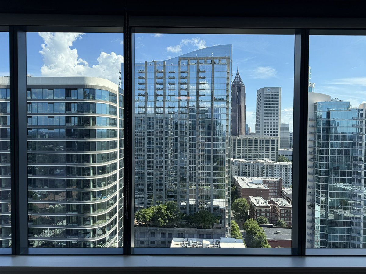 New view on the 27th floor. ☁️