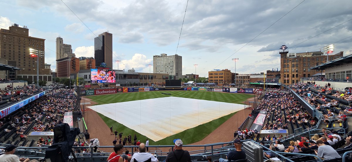 ryanmitchell75's tweet image. There is a small rain cell heading toward Toledo, so the @CLBClippers and @MudHens will start in a delay. Join me on @FoxSports920AM for the latest.
player.amperwave.net/50