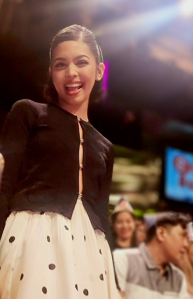 Happy 10th showbiz anniversary, Meng. Love you always 💛

#MaineMendoza | <a href="/mainedcm/">Maine Mendoza</a>
#Maine10thAnniversary