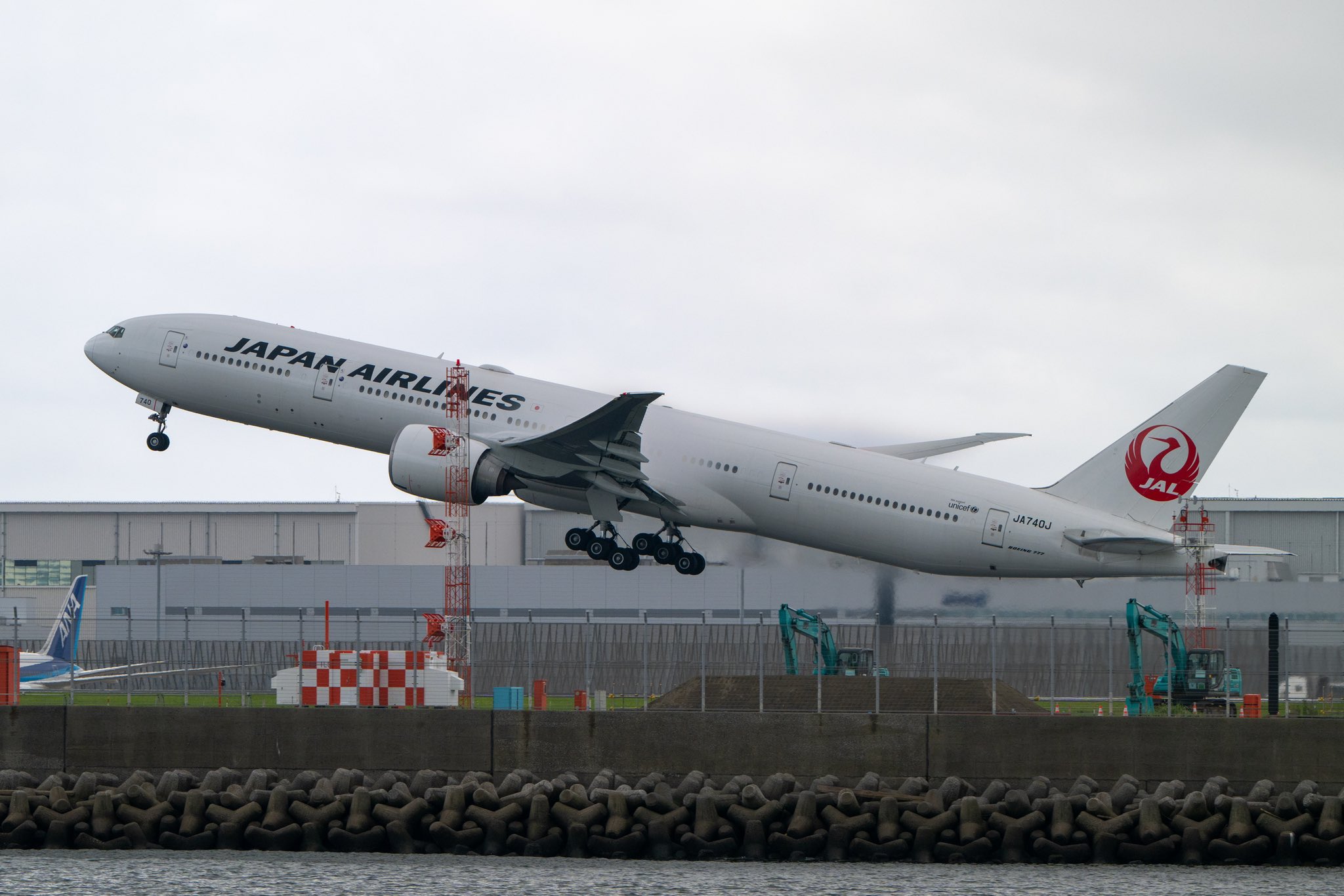 最終値下げ　日本航空Boeing777-300ER JALのボーイング777-300ER型機、4号機がラストフライト - TRAICY