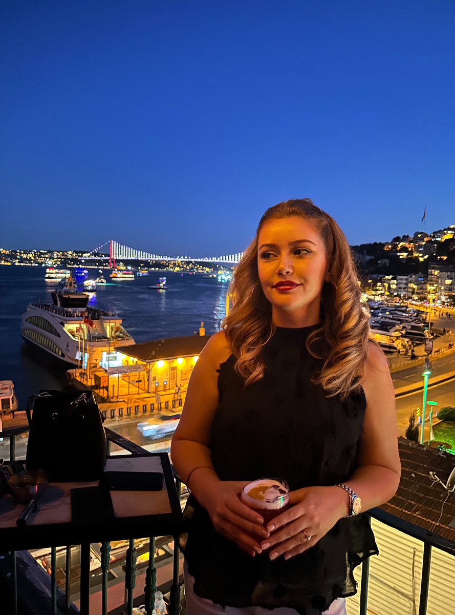 ecemsarican's tweet photo. 2 Temmuz 🎂 🍹 https://t.co/JRSvsgqZjF