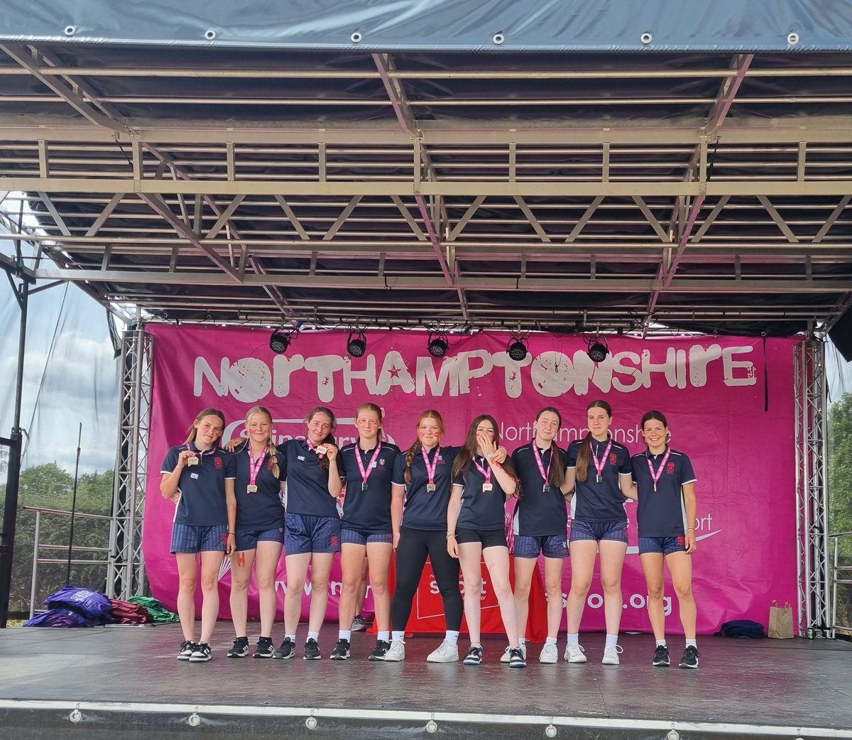 Huxlow Pride  Alert ⚠️ 
Brilliant performances from our Yr8 Mixed Touch Rugby team finishing 4th. 
Young leaders did an amazing job teaching tennis. 
And our Yr9/10 Rounders girls brought home a bronze medal 🥉 
Huxlow is very proud of you all! 👏