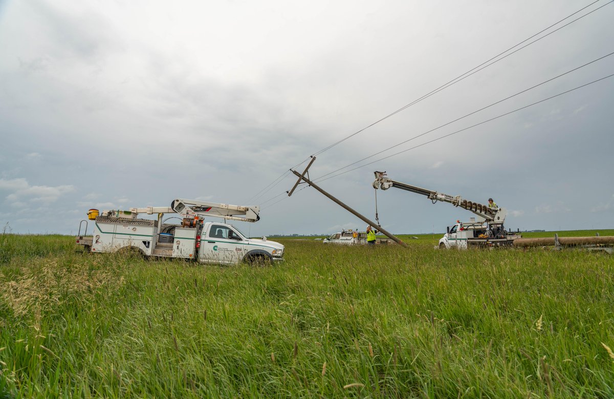 Storm damage? Here's what to do (and NOT to do):
❌ Don’t touch downed lines
📞 Call it in right away
🚧 Stay back
Our crews are trained—but safety starts with you.
👉 Tips: bit.ly/40X5NMC
#StormSafety #StayBackStaySafe #SafetyFirst
