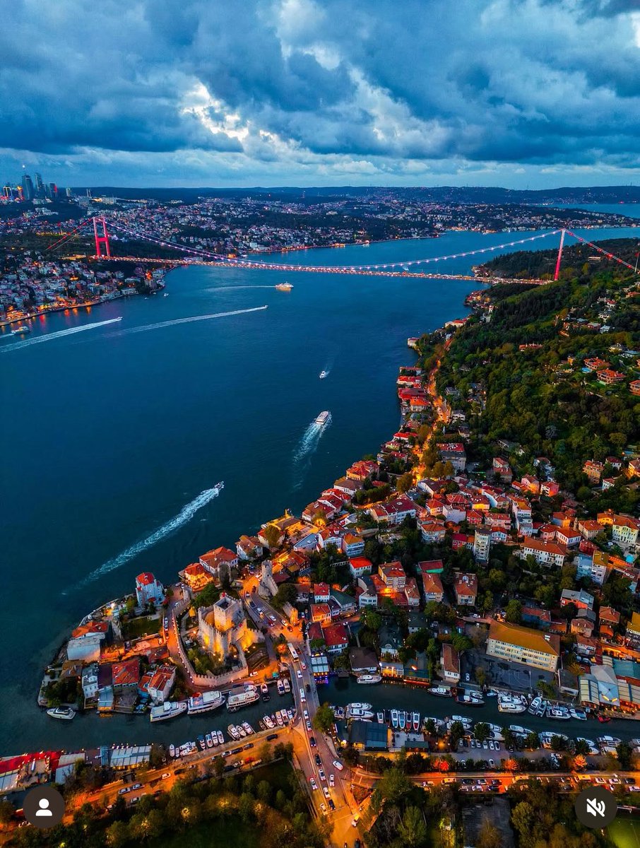 "Yüreğimde hiçbir şey yapamamanın boşluğu ve çok şey yapmanın yorgunluğu var"
✨