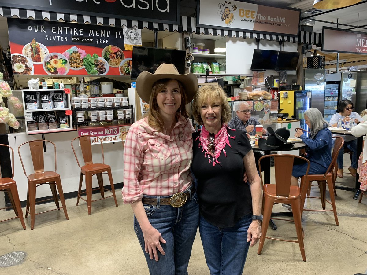 I had a great morning with my colleagues and the hard working members of our local Constituency Associations in South Calgary for flapjacks, fun and friendly faces!🥞🤠
 
Thanks to everyone who came out to celebrate western hospitality and Alberta spirit. 

I’m looking forward to