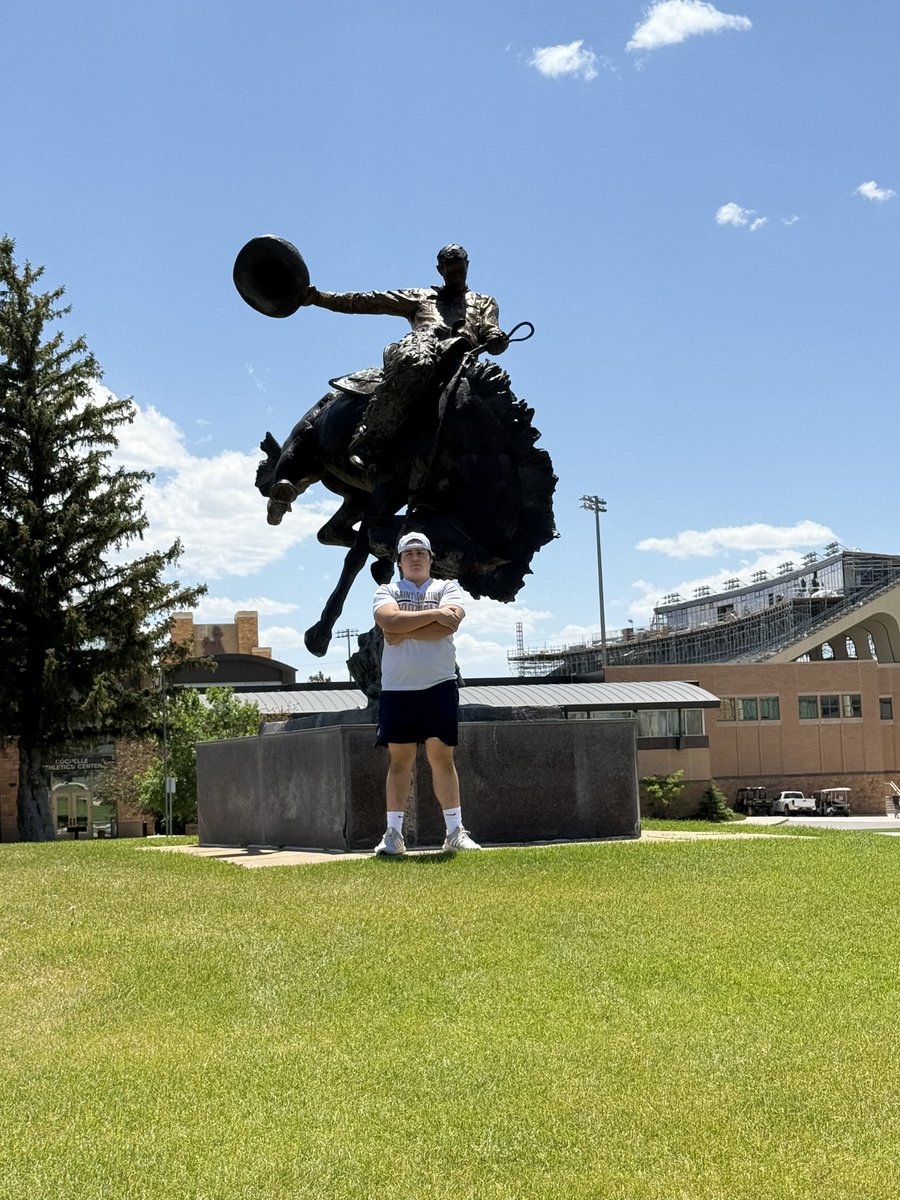 krantz____'s tweet image. Huge thank you to @CoachBHen and @JaySawvel for an invite and great camp. Learned a ton and had so much fun in pads! 

@IgnatiusFB @CoachMmiller15 @CoachBigPete @NP_Florida @N_W_Sports @PrepRedzoneIL @SunilSportsNews @wyo_football @WyoFBRecruiting @JamoBrown_