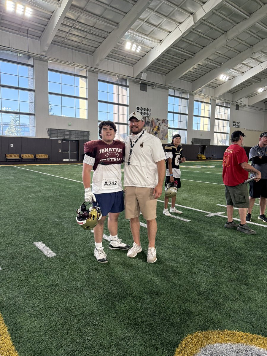 krantz____'s tweet image. Huge thank you to @CoachBHen and @JaySawvel for an invite and great camp. Learned a ton and had so much fun in pads! 

@IgnatiusFB @CoachMmiller15 @CoachBigPete @NP_Florida @N_W_Sports @PrepRedzoneIL @SunilSportsNews @wyo_football @WyoFBRecruiting @JamoBrown_